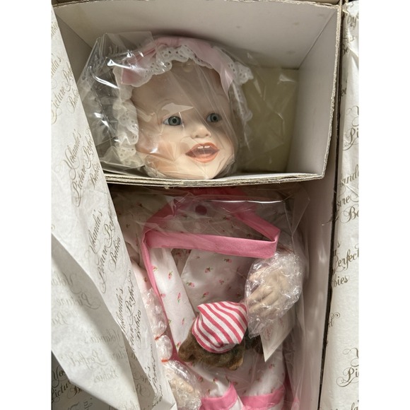 Knowles Doll Sarah by Ashton Drake Galleries Porcelain Picture Perfect Babies - Picture 4 of 8